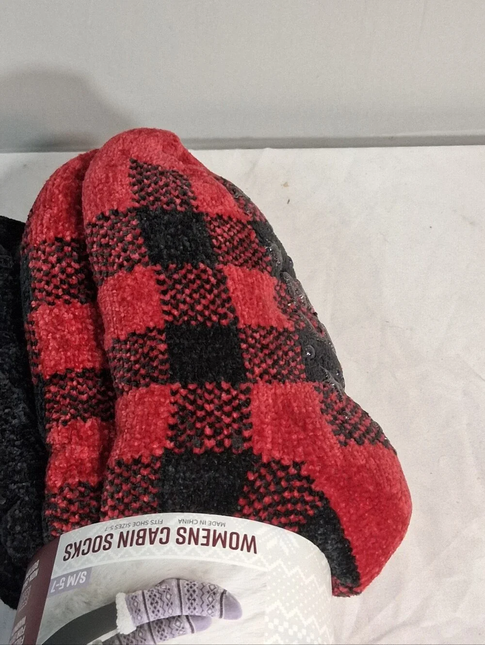 Women's Pack Of 2 Size 5-7 Black & Red And Black NWT Extra Warm Muk Luk Socks